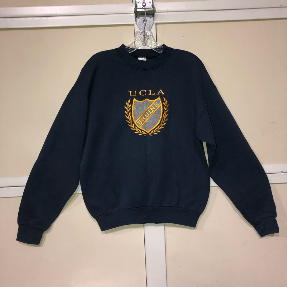 #1551, Vintage UCLA Bruins Lg embroidered sweatshirt